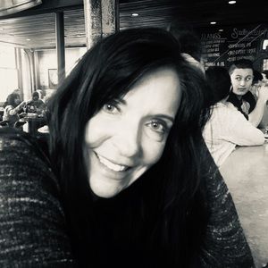 Meet your Posher, Lora